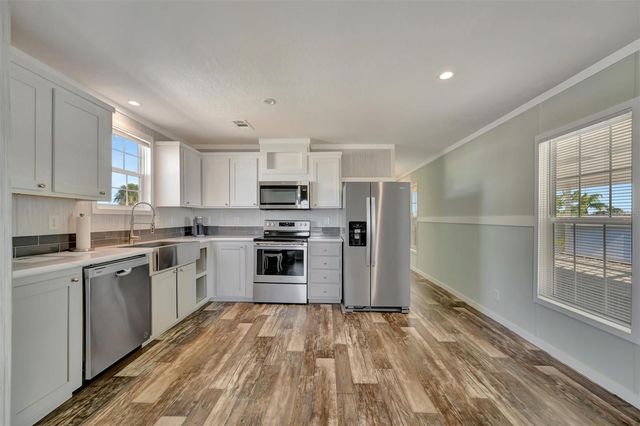 105 W SAINT JOHNS WAY, Apollo Beach, FL 33572