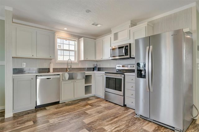 105 W SAINT JOHNS WAY, Apollo Beach, FL 33572