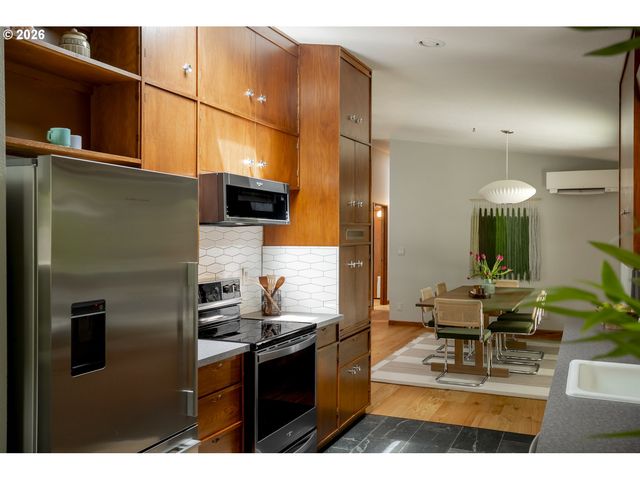 7725 Sw STEWART St, Portland, OR 97223