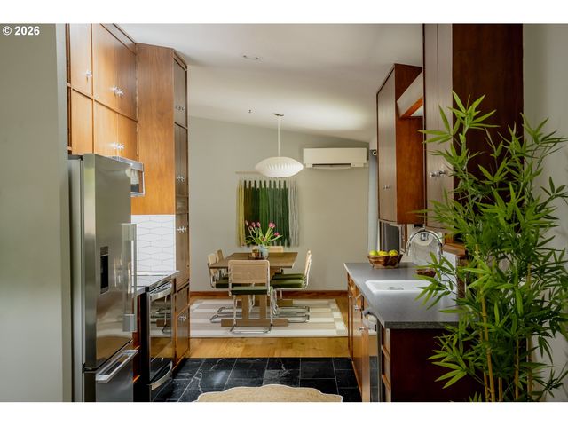 7725 Sw STEWART St, Portland, OR 97223