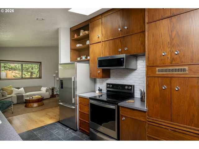 7725 Sw STEWART St, Portland, OR 97223