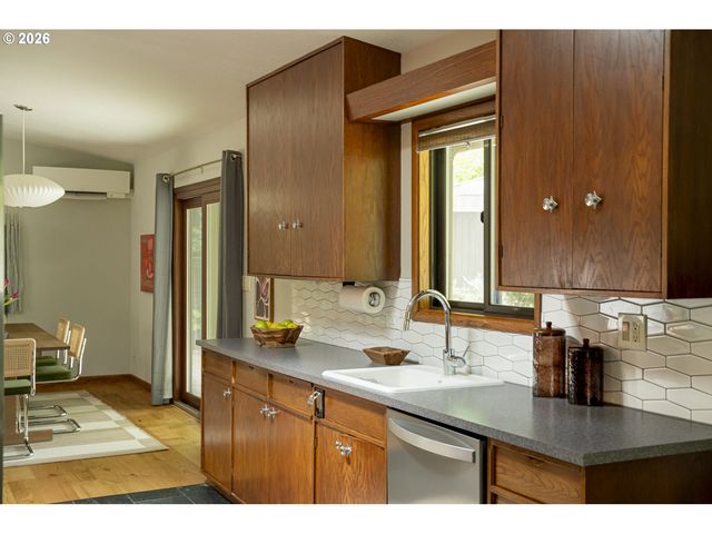 7725 Sw STEWART St, Portland, OR 97223