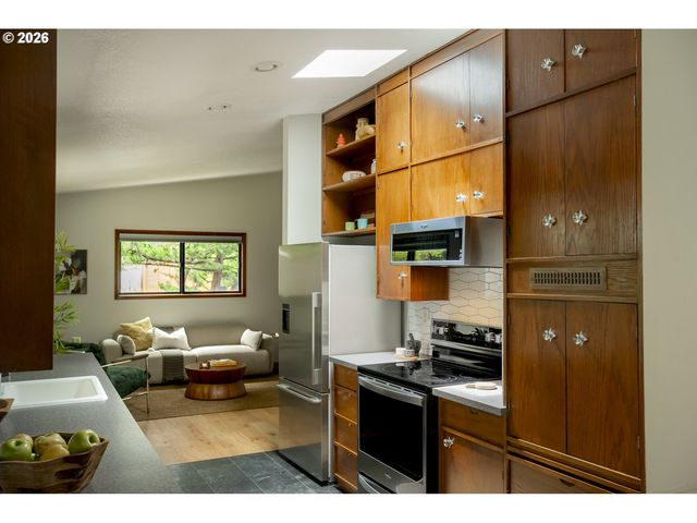 7725 Sw STEWART St, Portland, OR 97223