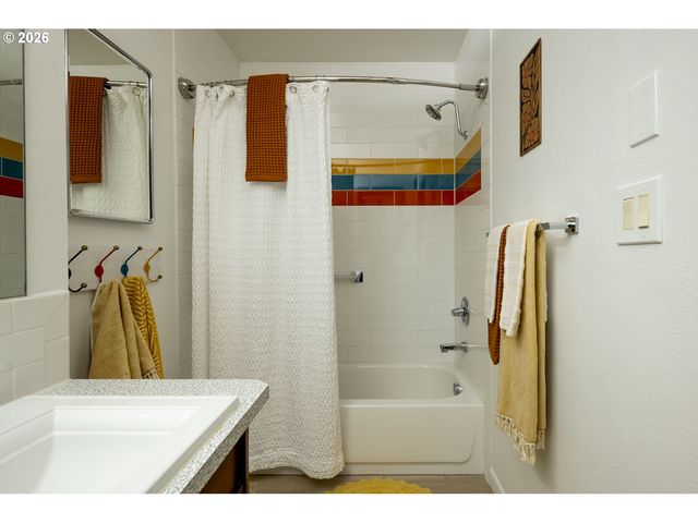 7725 Sw STEWART St, Portland, OR 97223