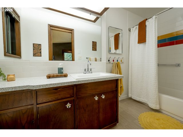 7725 Sw STEWART St, Portland, OR 97223