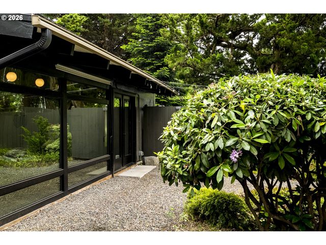 7725 Sw STEWART St, Portland, OR 97223