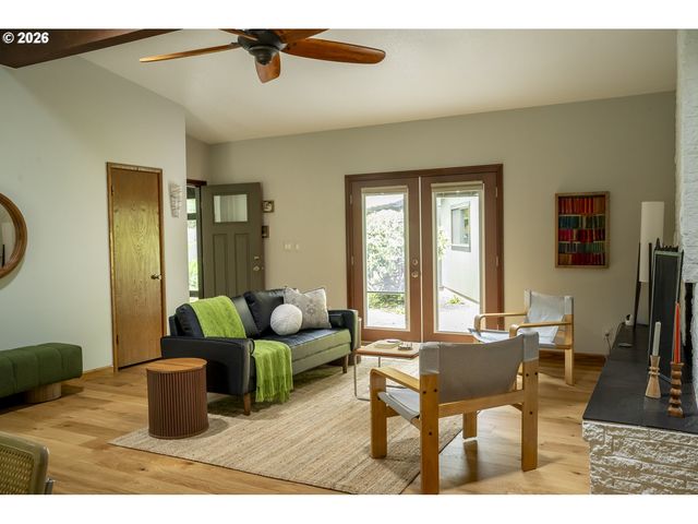 7725 Sw STEWART St, Portland, OR 97223