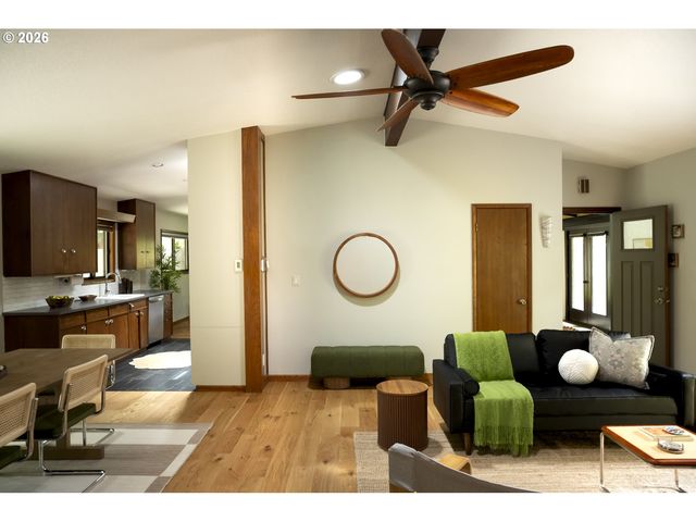7725 Sw STEWART St, Portland, OR 97223
