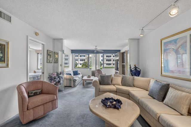 10806 W Clairmont Circle 108, Tamarac, FL 33321