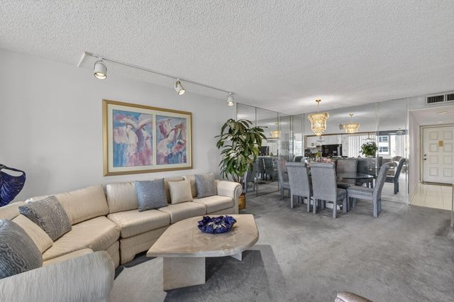 10806 W Clairmont Circle 108, Tamarac, FL 33321