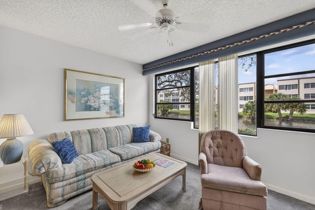 10806 W Clairmont Circle 108, Tamarac, FL 33321