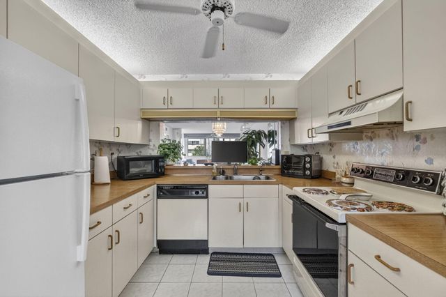 10806 W Clairmont Circle 108, Tamarac, FL 33321