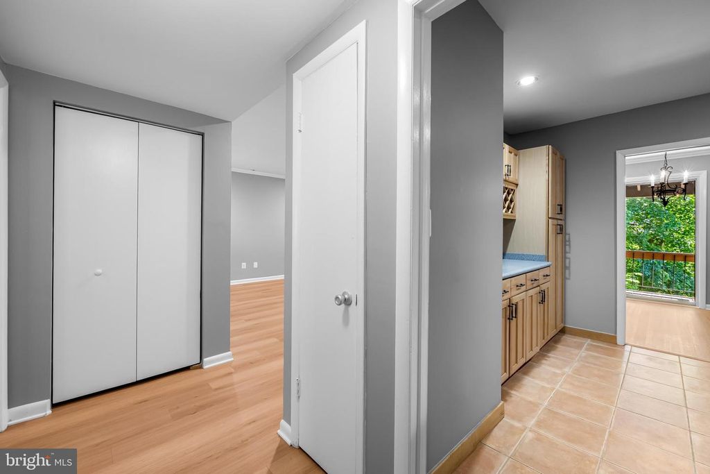 Image 12 of property listing at 16 CROSS KEYS RD #16E, Baltimore, MD 21210