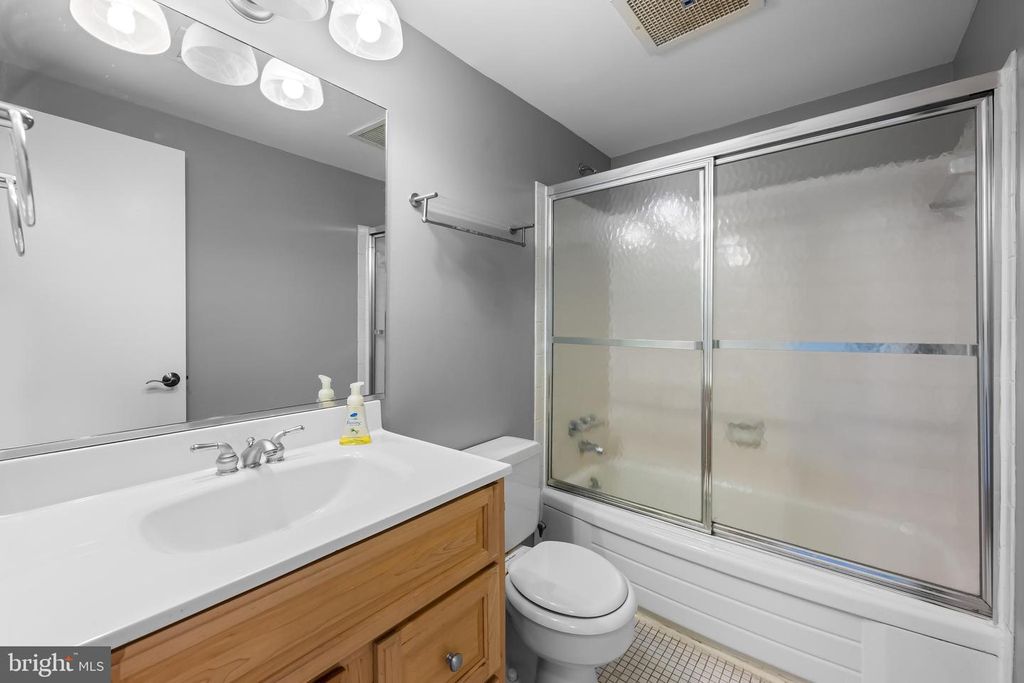 Image 14 of property listing at 16 CROSS KEYS RD #16E, Baltimore, MD 21210