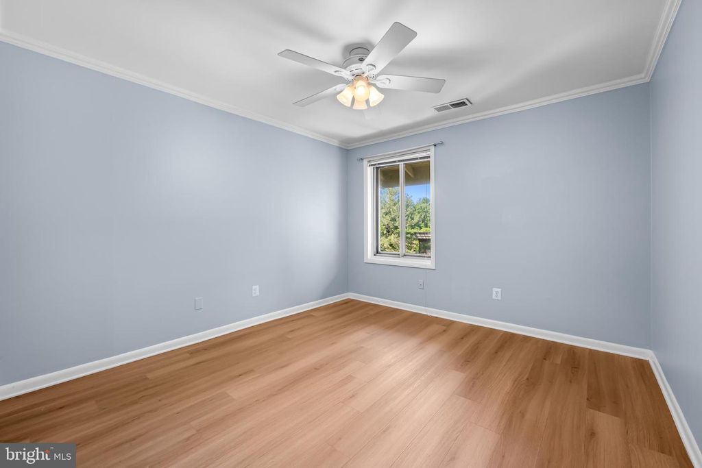 Image 15 of property listing at 16 CROSS KEYS RD #16E, Baltimore, MD 21210