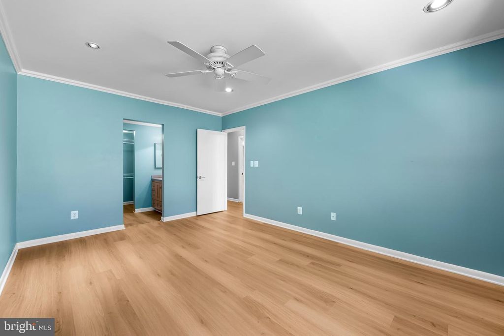 Image 18 of property listing at 16 CROSS KEYS RD #16E, Baltimore, MD 21210