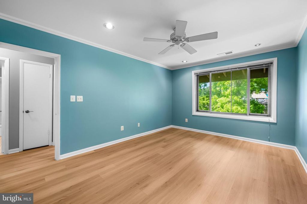 Image 19 of property listing at 16 CROSS KEYS RD #16E, Baltimore, MD 21210
