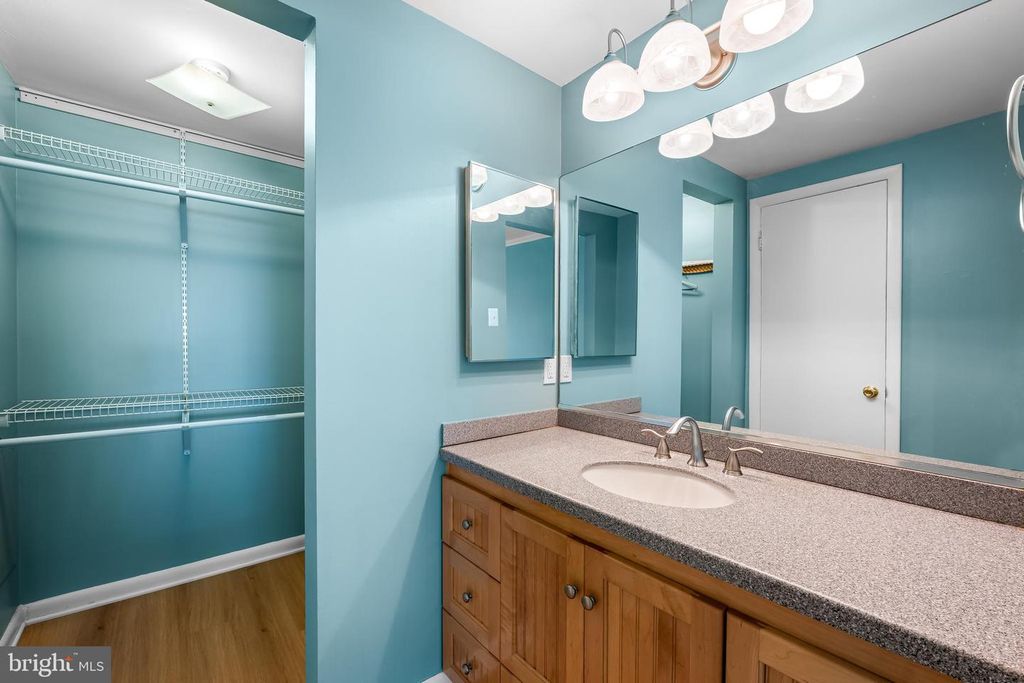 Image 20 of property listing at 16 CROSS KEYS RD #16E, Baltimore, MD 21210