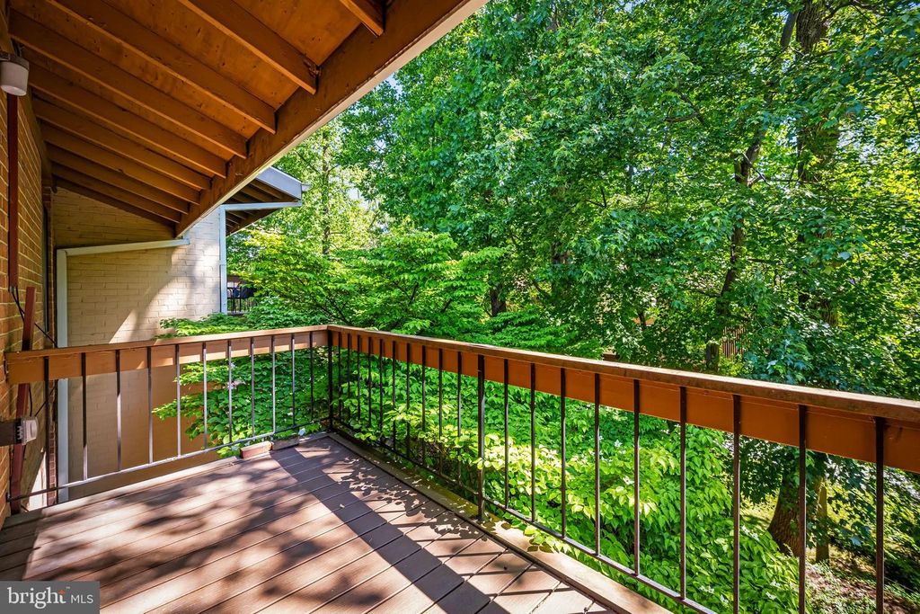 Image 23 of property listing at 16 CROSS KEYS RD #16E, Baltimore, MD 21210