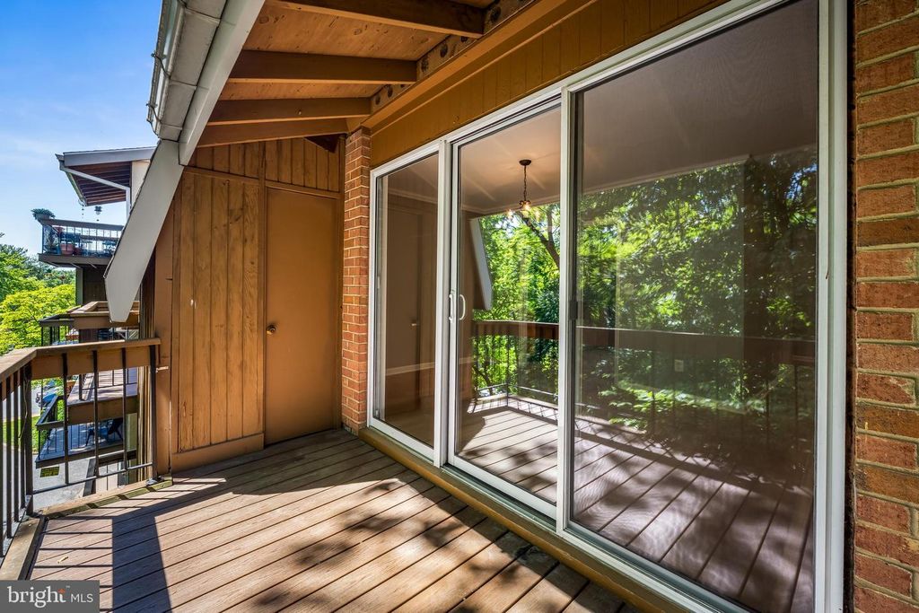 Image 24 of property listing at 16 CROSS KEYS RD #16E, Baltimore, MD 21210