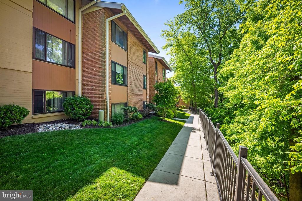Image 25 of property listing at 16 CROSS KEYS RD #16E, Baltimore, MD 21210