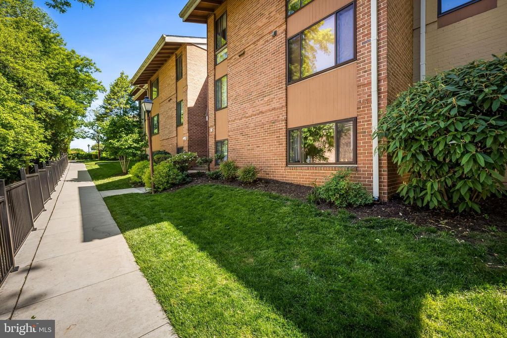 Image 26 of property listing at 16 CROSS KEYS RD #16E, Baltimore, MD 21210
