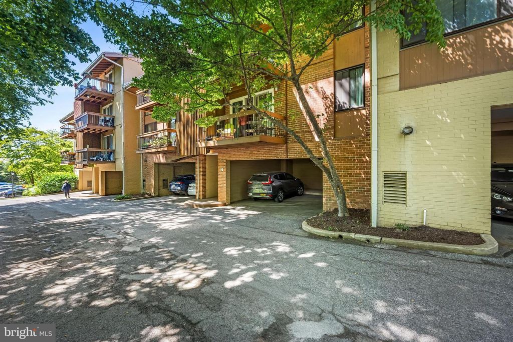 Image 27 of property listing at 16 CROSS KEYS RD #16E, Baltimore, MD 21210