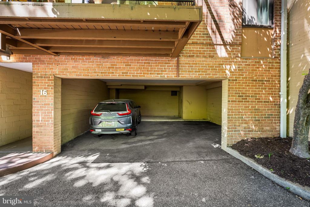 Image 28 of property listing at 16 CROSS KEYS RD #16E, Baltimore, MD 21210