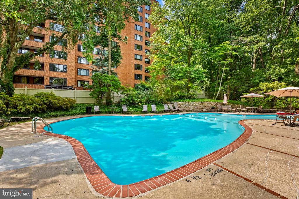 Image 30 of property listing at 16 CROSS KEYS RD #16E, Baltimore, MD 21210
