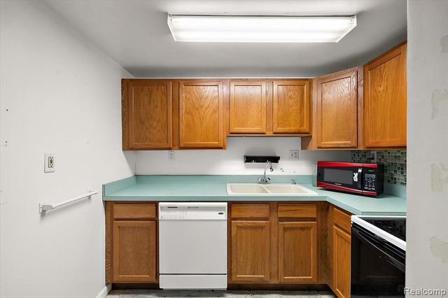 865 N Lapeer Road, Lake Orion, MI 48362