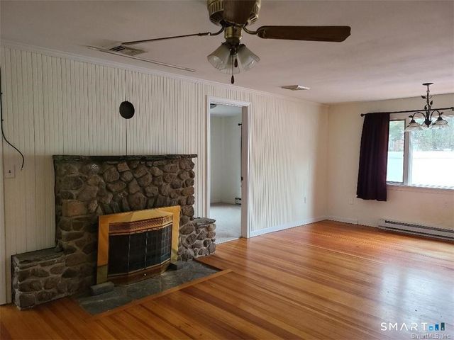 6 North Road, East Lyme, CT 06357
