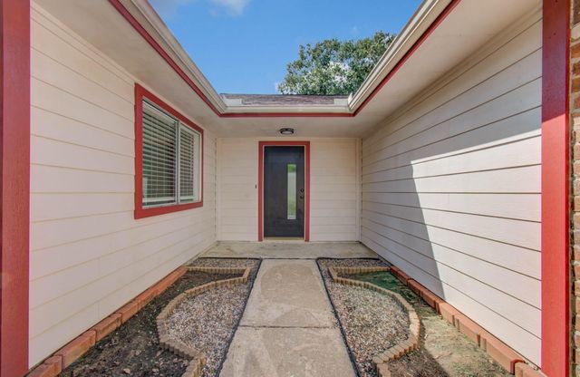 7319 Skybright Lane, Houston, TX 77095