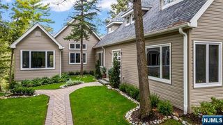 68 High Point Road, Bloomingdale, NJ 07403