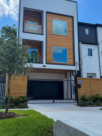 2711 Delano Street, Houston, TX 77004