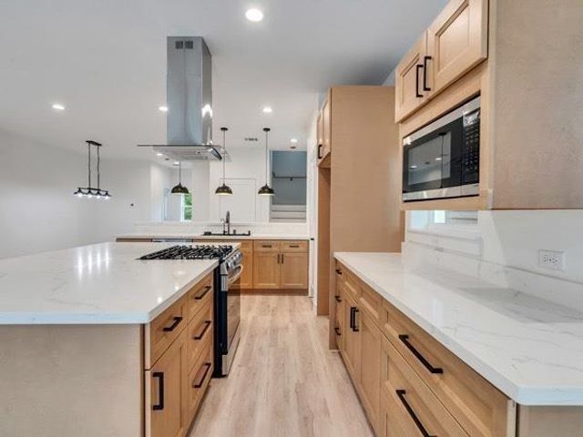 2711 Delano Street, Houston, TX 77004