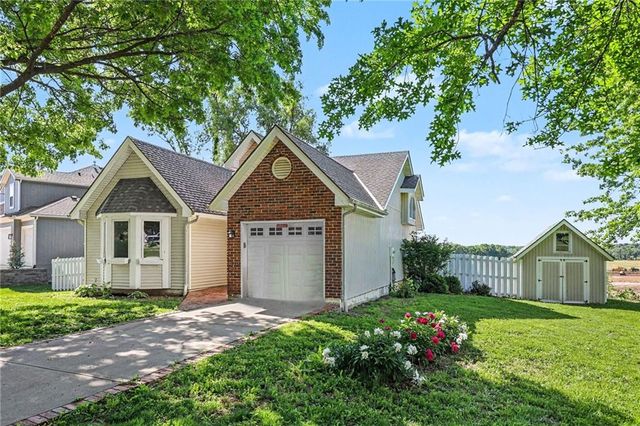 105 Sixth Street, Smithville, MO 64089