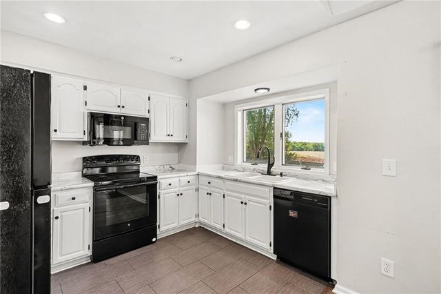 105 Sixth Street, Smithville, MO 64089