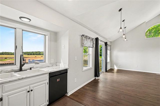 105 Sixth Street, Smithville, MO 64089