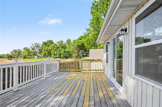 105 Sixth Street, Smithville, MO 64089