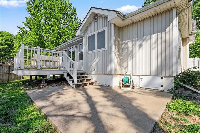 105 Sixth Street, Smithville, MO 64089