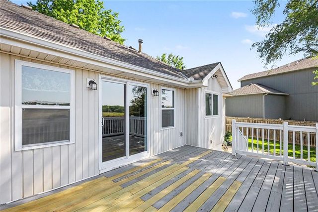 105 Sixth Street, Smithville, MO 64089