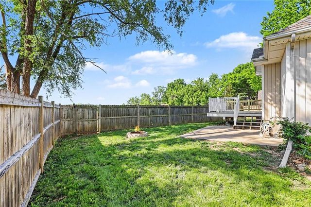 105 Sixth Street, Smithville, MO 64089