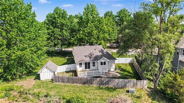 105 Sixth Street, Smithville, MO 64089