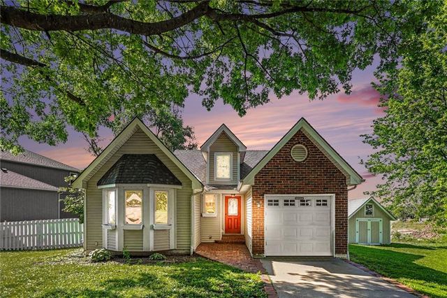 105 Sixth Street, Smithville, MO 64089