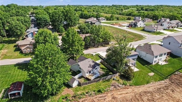 105 Sixth Street, Smithville, MO 64089
