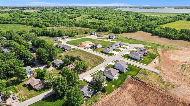 105 Sixth Street, Smithville, MO 64089