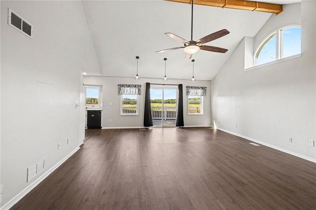 105 Sixth Street, Smithville, MO 64089