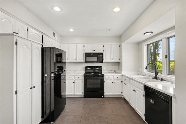 105 Sixth Street, Smithville, MO 64089