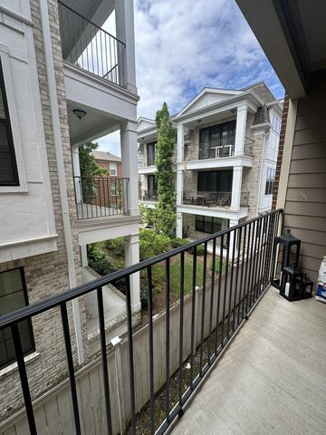 2114 Acklen Ave Apt 305, Nashville, TN 37212