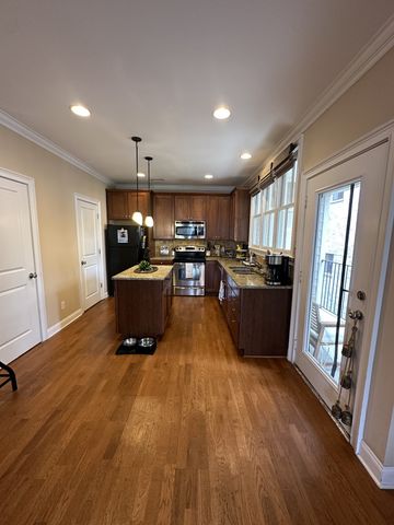 2114 Acklen Ave Apt 305, Nashville, TN 37212